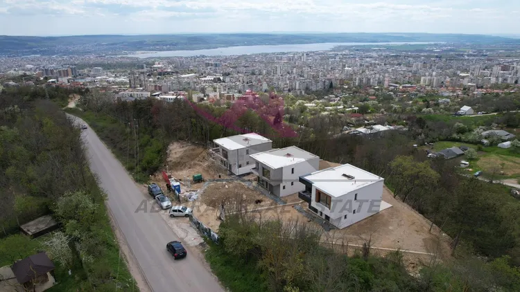 Луксозни двуетажни къщи с панорамна гледка -м-ст Пчелина  1